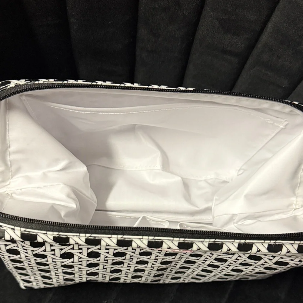 New NWT Scout Cane Fonda Big Mouth Toiletry Bag Black and White Geometric - Picture 4 of 5